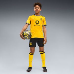 Equipación oficial de niño del Borussia Dortmund para la temporada 26/27. Camiseta y pantalón de la primera equipación.