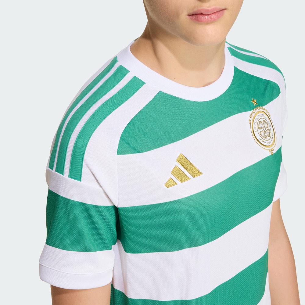 EQUIPACIÓN NIÑOS CELTIC FC 26/27 7 Equipación completa para niños del Celtic FC, temporada 26/27. Incluye camiseta, pantalón y medias de la primera equipación.