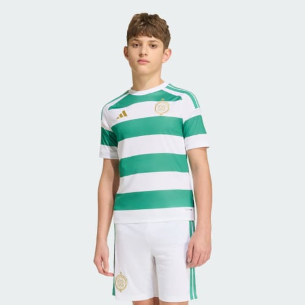 EQUIPACIÓN NIÑOS CELTIC FC 26/27 1 Equipación completa para niños del Celtic FC, temporada 26/27. Incluye camiseta, pantalón y medias de la primera equipación.