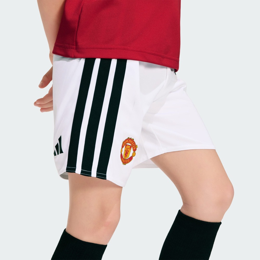 EQUIPACIÓN NIÑOS MANCHESTER UNITED 26/27 14 Primera equipación de fútbol del Manchester United 26/27 para niños. Conjunto oficial de camiseta y pantalón corto para los más pequeños.