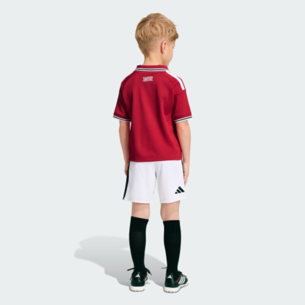 EQUIPACIÓN NIÑOS MANCHESTER UNITED 26/27 4 Primera equipación de fútbol del Manchester United 26/27 para niños. Conjunto oficial de camiseta y pantalón corto para los más pequeños.