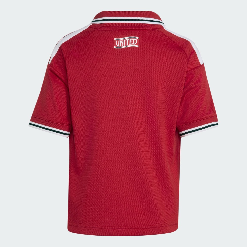 EQUIPACIÓN NIÑOS MANCHESTER UNITED 26/27 9 Primera equipación de fútbol del Manchester United 26/27 para niños. Conjunto oficial de camiseta y pantalón corto para los más pequeños.