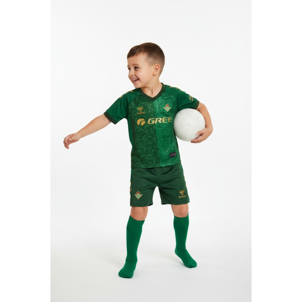 2ª Equipación Betis Niños 2026/27 3 Segunda equipación del Real Betis Balompié para niños de la temporada 2026/27. Camiseta y pantalón de visitante.