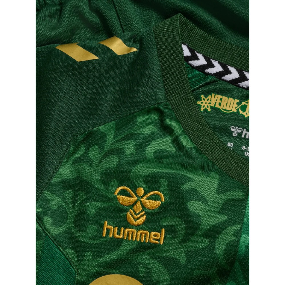 2ª Equipación Betis Niños 2026/27 6 Segunda equipación del Real Betis Balompié para niños de la temporada 2026/27. Camiseta y pantalón de visitante.