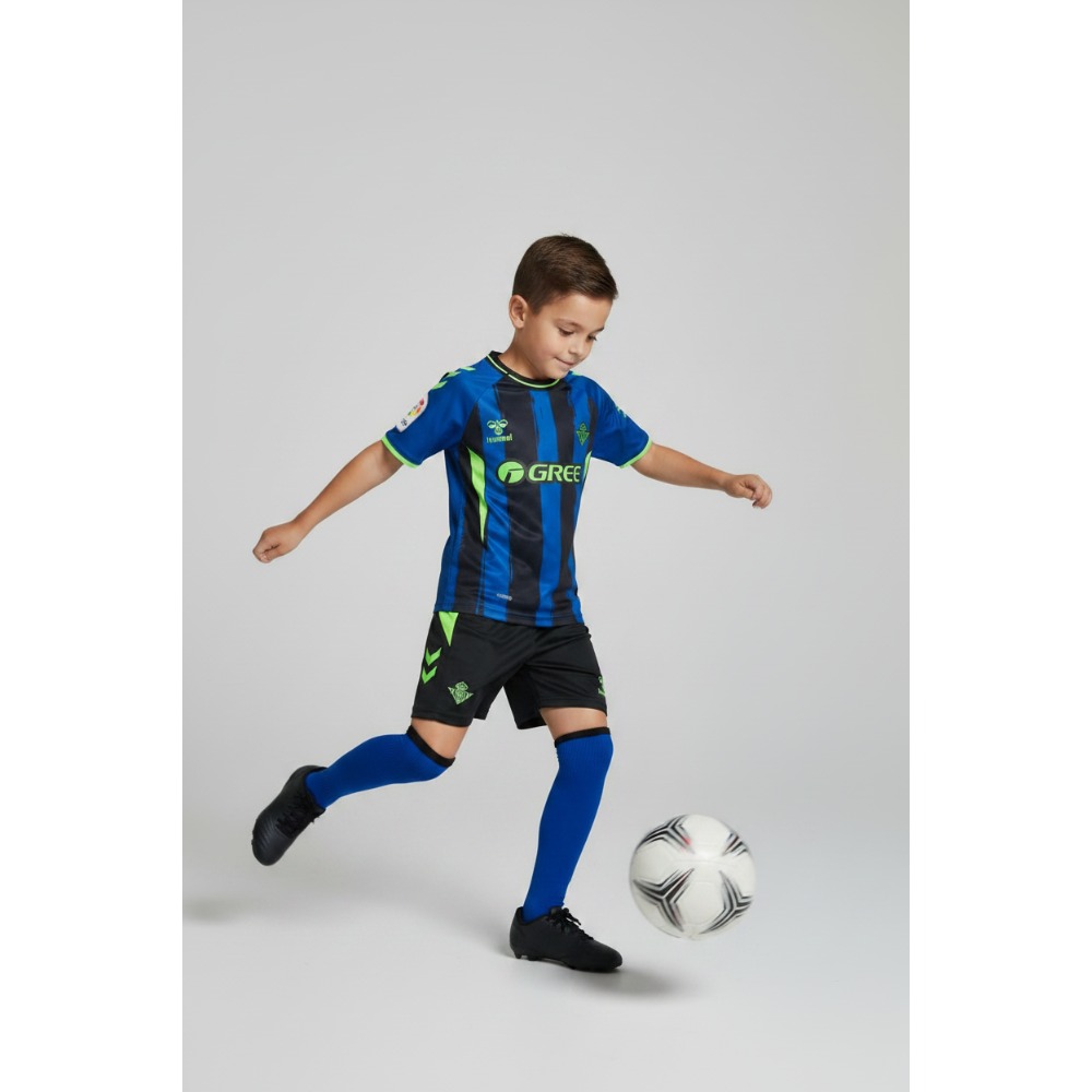 3ª Equipación Betis Niños 2026/27 3 Imagen de la tercera equipación oficial del Real Betis Balompié para niños, temporada 2026/2027, con camiseta y pantalón.