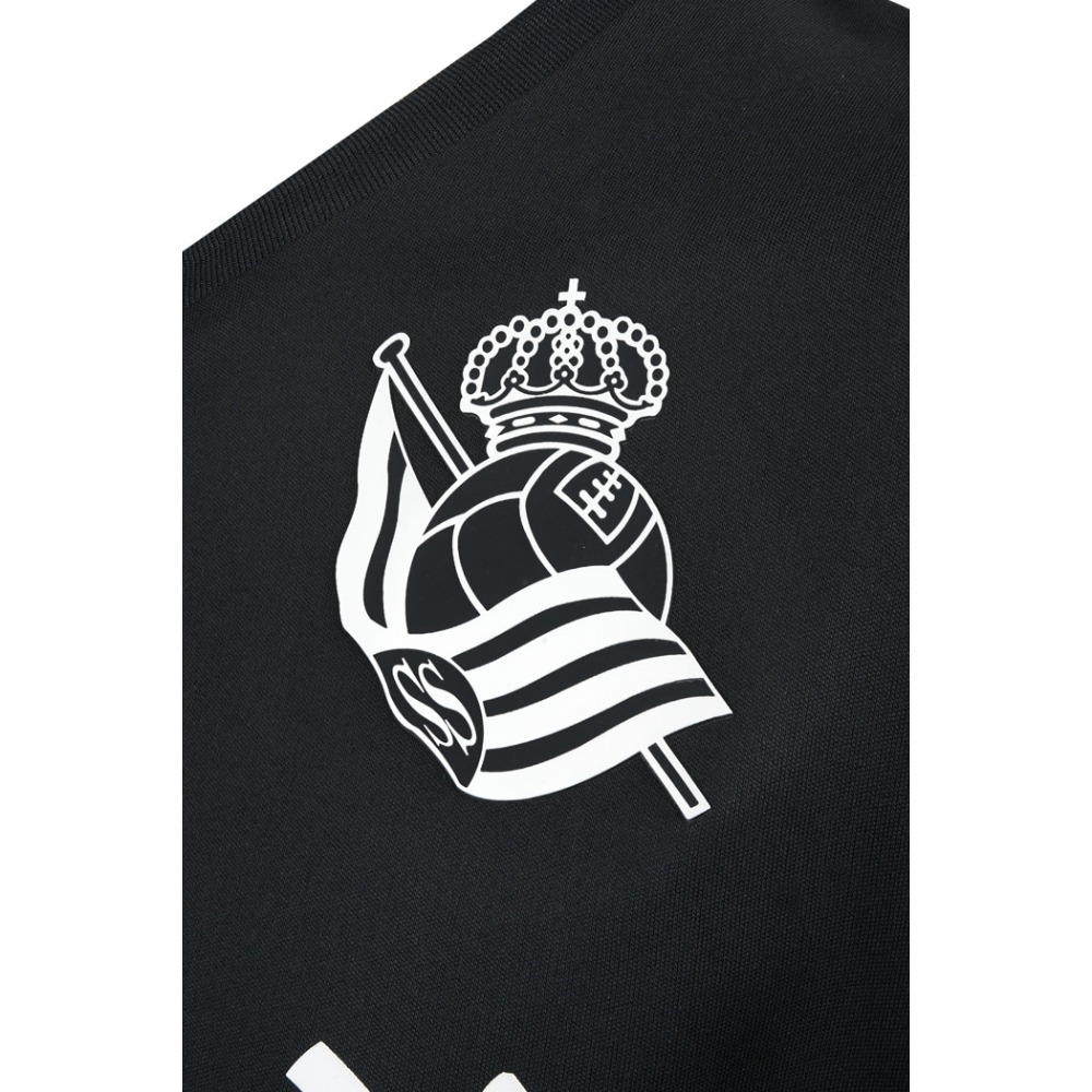 2ª Equipación Real Sociedad Niños 26/27 4 Tercera equipación de la Real Sociedad para niños temporada 26/27. Camiseta de fútbol oficial para los más pequeños aficionados.