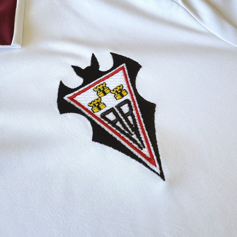 Camiseta Albacete 2026/27 5 Vista frontal de la camiseta de la primera equipación del Albacete Balompié para la temporada 2026/27, versión de adulto.