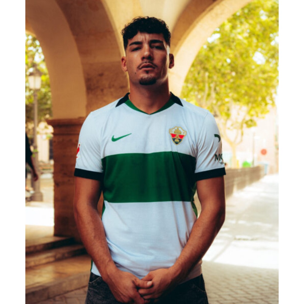 Camiseta Elche CF 2026/2027 4 Camiseta oficial de la primera equipación del Elche CF para la temporada 2026/2027. Talla de adulto. Color blanco y franja verde.