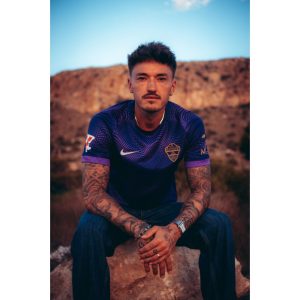 Camiseta de fútbol del Elche CF, segunda equipación visitante para la temporada 2026/2027. Diseño oficial para adulto.