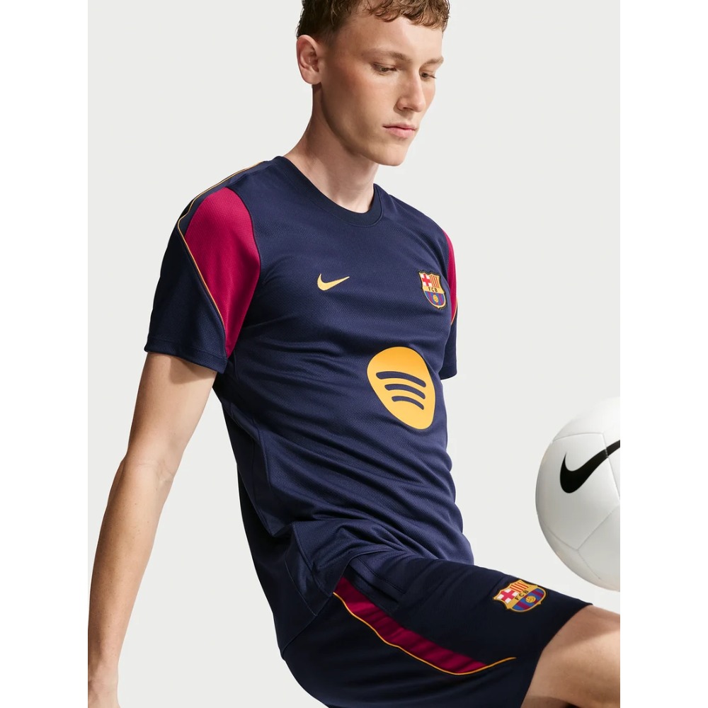 Camiseta Entrenamiento Barcelona 26/27 2 Camiseta de entrenamiento del FC Barcelona para la temporada 26/27. Equipación oficial de training del Barça para adulto.