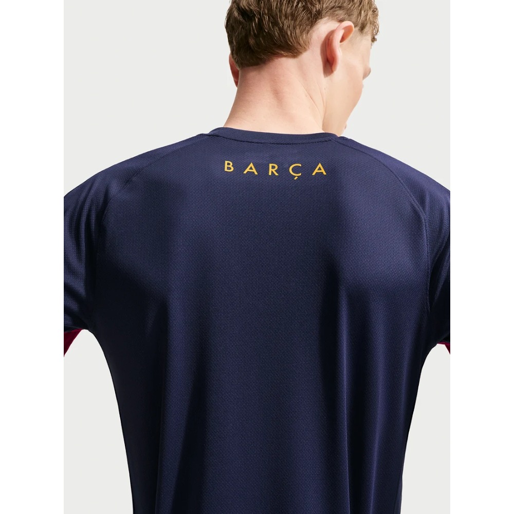 Camiseta Entrenamiento Barcelona 26/27 4 Camiseta de entrenamiento del FC Barcelona para la temporada 26/27. Equipación oficial de training del Barça para adulto.