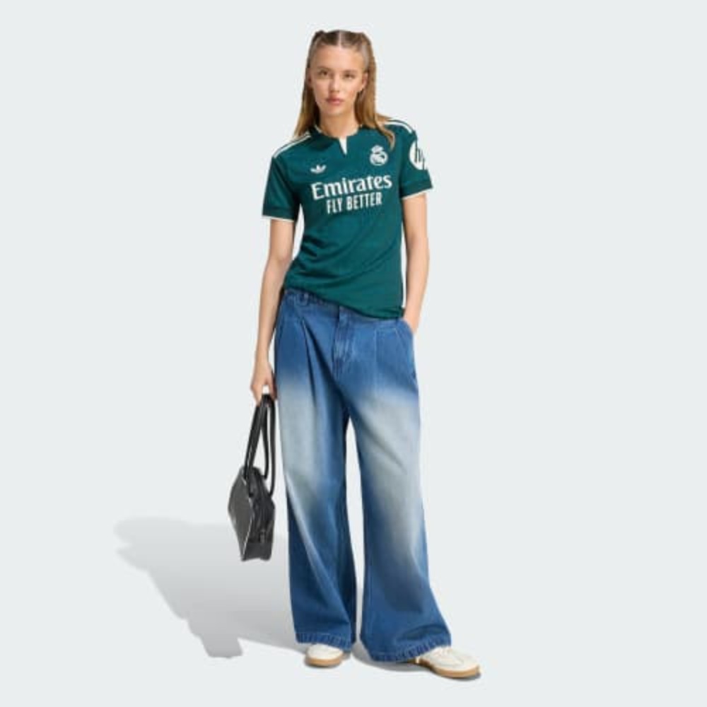 Camiseta Mujer Real Madrid Visitante 26/27 3 Camiseta de mujer del Real Madrid, segunda equipación visitante para la temporada 26/27. Producto oficial.