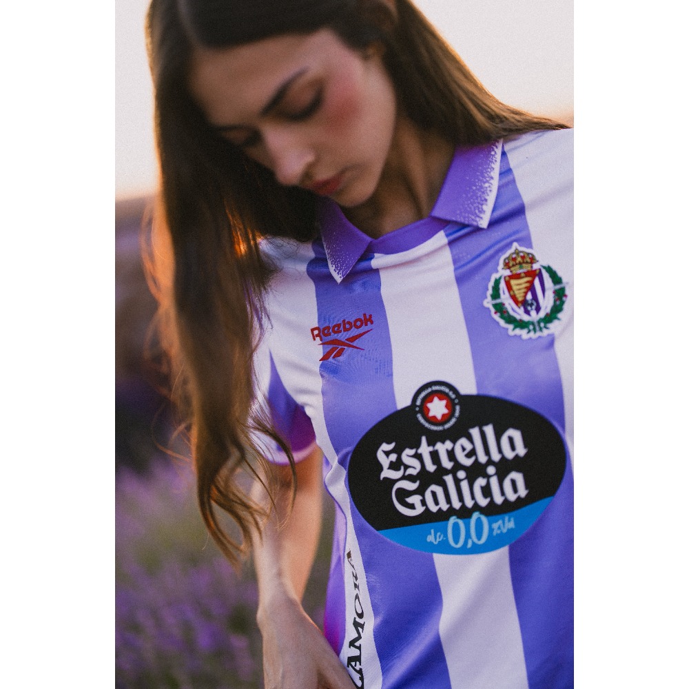 Camiseta Valladolid 2026-27 5 Camiseta de la primera equipación del Real Valladolid para la temporada 2026-27. Versión para adulto con los colores blanquivioletas.