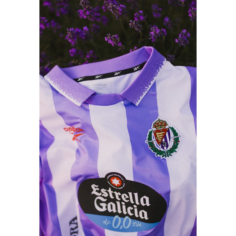 Camiseta Valladolid 2026-27 6 Camiseta de la primera equipación del Real Valladolid para la temporada 2026-27. Versión para adulto con los colores blanquivioletas.