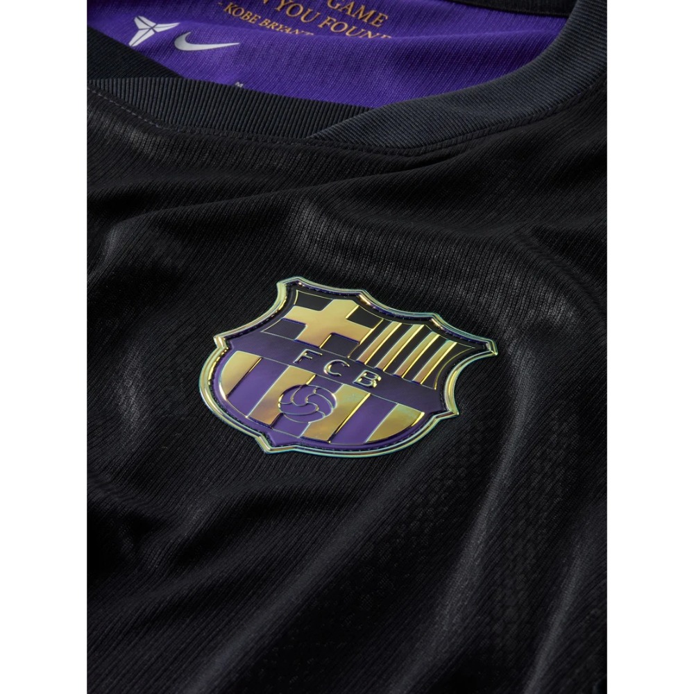 Camiseta Visitante Barcelona 2027 4 Camiseta de fútbol visitante del FC Barcelona para la temporada 2027. Segunda equipación oficial para adulto, vista frontal.