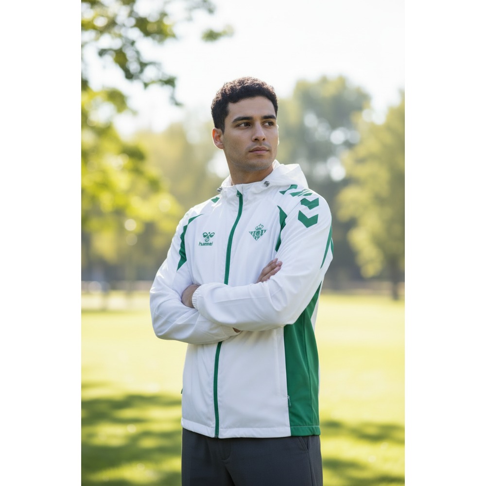 Chaqueta Cortavientos Real Betis 2027 Blanco 4 Chaqueta cortavientos oficial del Real Betis Balompié para la temporada 2027 en color blanco. Ropa de entrenamiento para adulto.