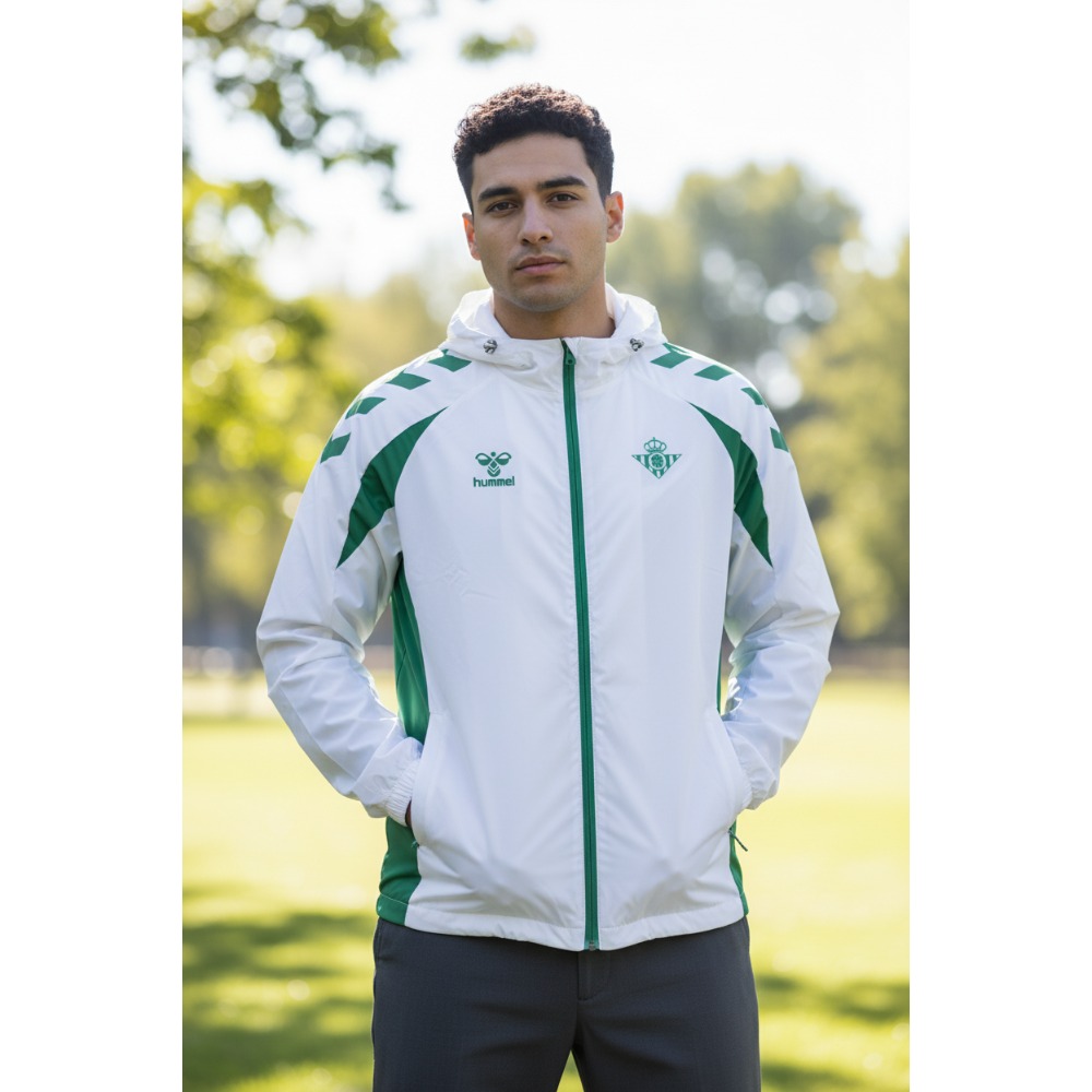 Chaqueta Cortavientos Real Betis 2027 Blanco 1 Chaqueta cortavientos oficial del Real Betis Balompié para la temporada 2027 en color blanco. Ropa de entrenamiento para adulto.