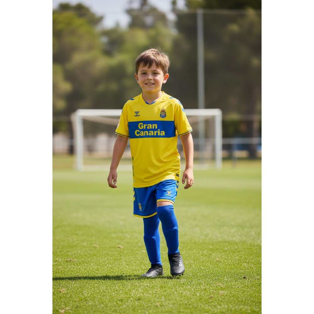 Equipación Las Palmas Niños 26/27 1 Primera equipación de fútbol de la UD Las Palmas para niños, temporada 2026/2027. Kit oficial completo para los más pequeños.