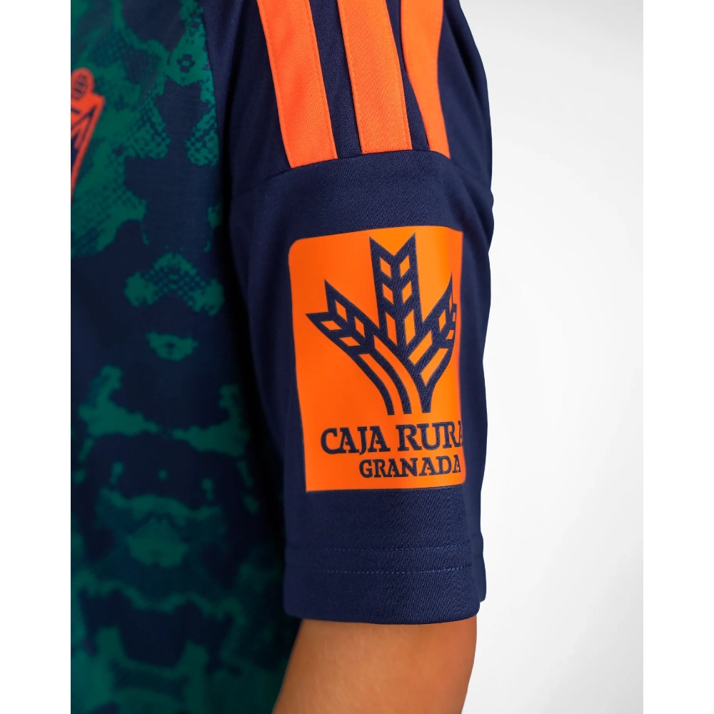 2ª Equipación Granada Niños 2026-27 7 Segunda equipación de fútbol del Granada CF para niños, temporada 2026-27. Conjunto completo con camiseta y pantalón.