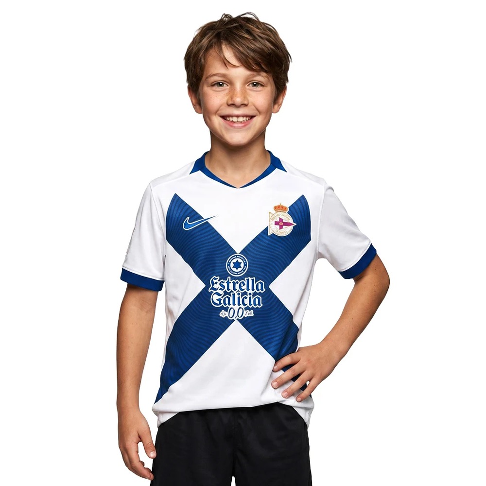 3ª Equipación Deportivo La Coruña Niños 26-27 1 Tercera camiseta de fútbol del Deportivo La Coruña para niños, temporada 26-27. Equipación oficial para los jóvenes aficionados.