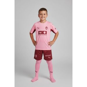 Camisetas del Valencia 4 Tercera equipación para niños del Valencia CF para la temporada 2026/27. Camiseta y pantalón oficiales del Valencia.