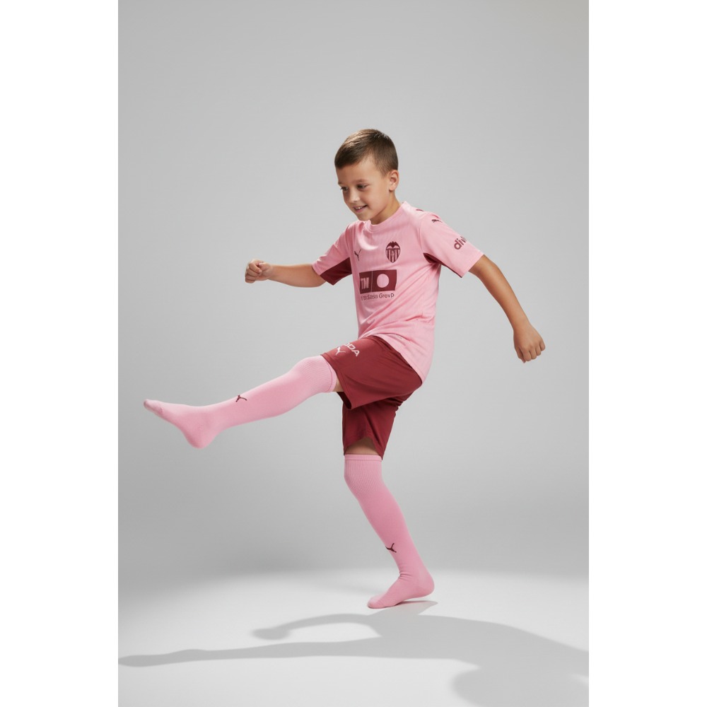 3ª Equipación Valencia Niños 2026/27 3 Tercera equipación para niños del Valencia CF para la temporada 2026/27. Camiseta y pantalón oficiales del Valencia.