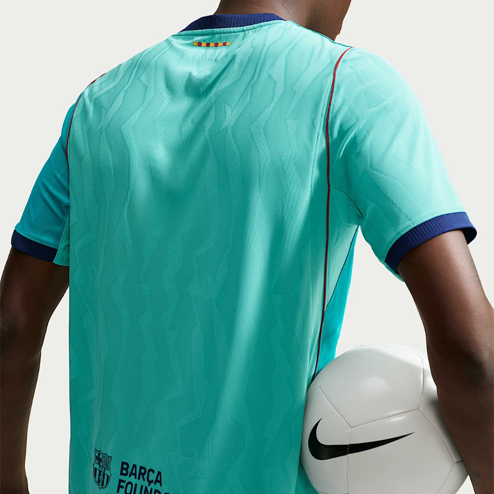 Camiseta Barcelona Alternativa Versión Jugador 2026/27 2 Camiseta alternativa del FC Barcelona para la temporada 2026/27, versión jugador para adulto. Tercera equipación oficial del Barça.