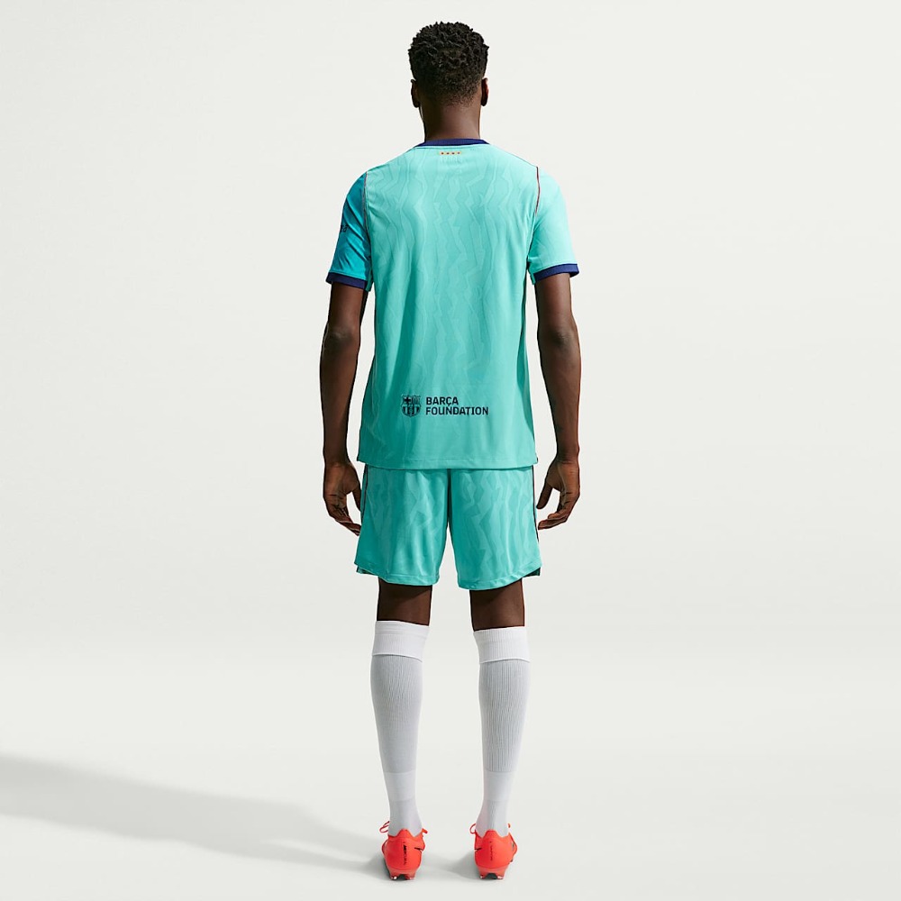 Camiseta Barcelona Alternativa Versión Jugador 2026/27 5 Camiseta alternativa del FC Barcelona para la temporada 2026/27, versión jugador para adulto. Tercera equipación oficial del Barça.