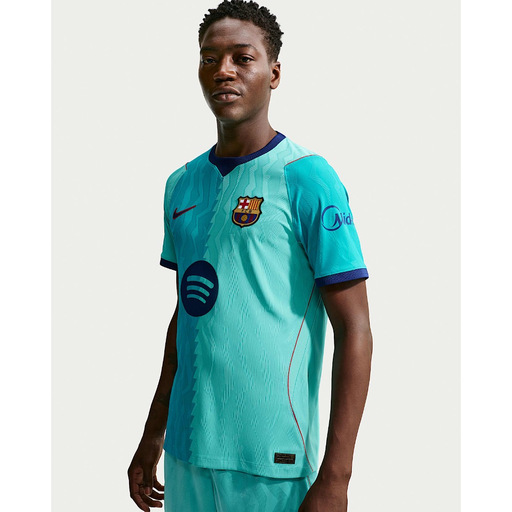 Camiseta Barcelona Alternativa Versión Jugador 2026/27 6 Camiseta alternativa del FC Barcelona para la temporada 2026/27, versión jugador para adulto. Tercera equipación oficial del Barça.