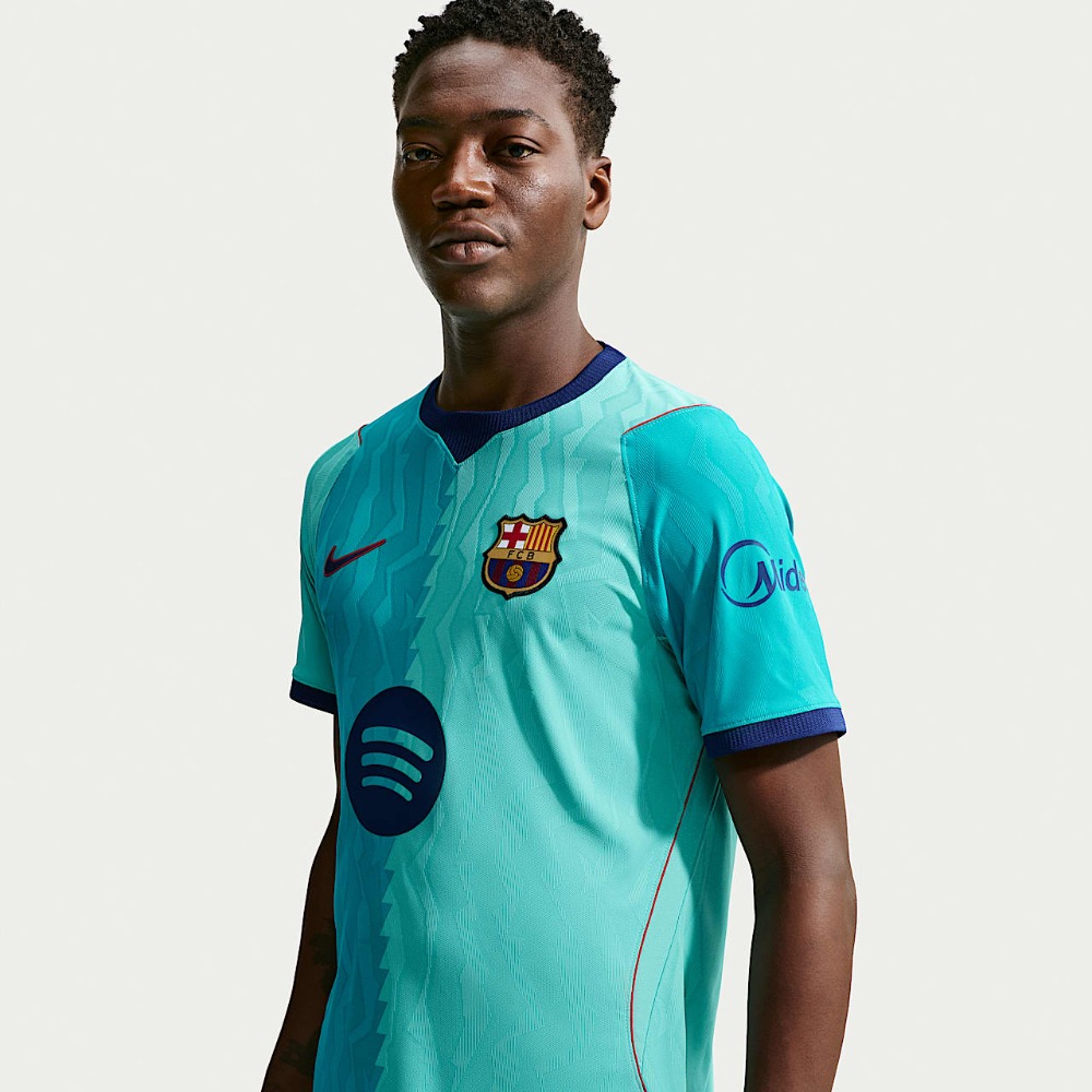 Camiseta Barcelona Alternativa Versión Jugador 2026/27 1 Camiseta alternativa del FC Barcelona para la temporada 2026/27, versión jugador para adulto. Tercera equipación oficial del Barça.