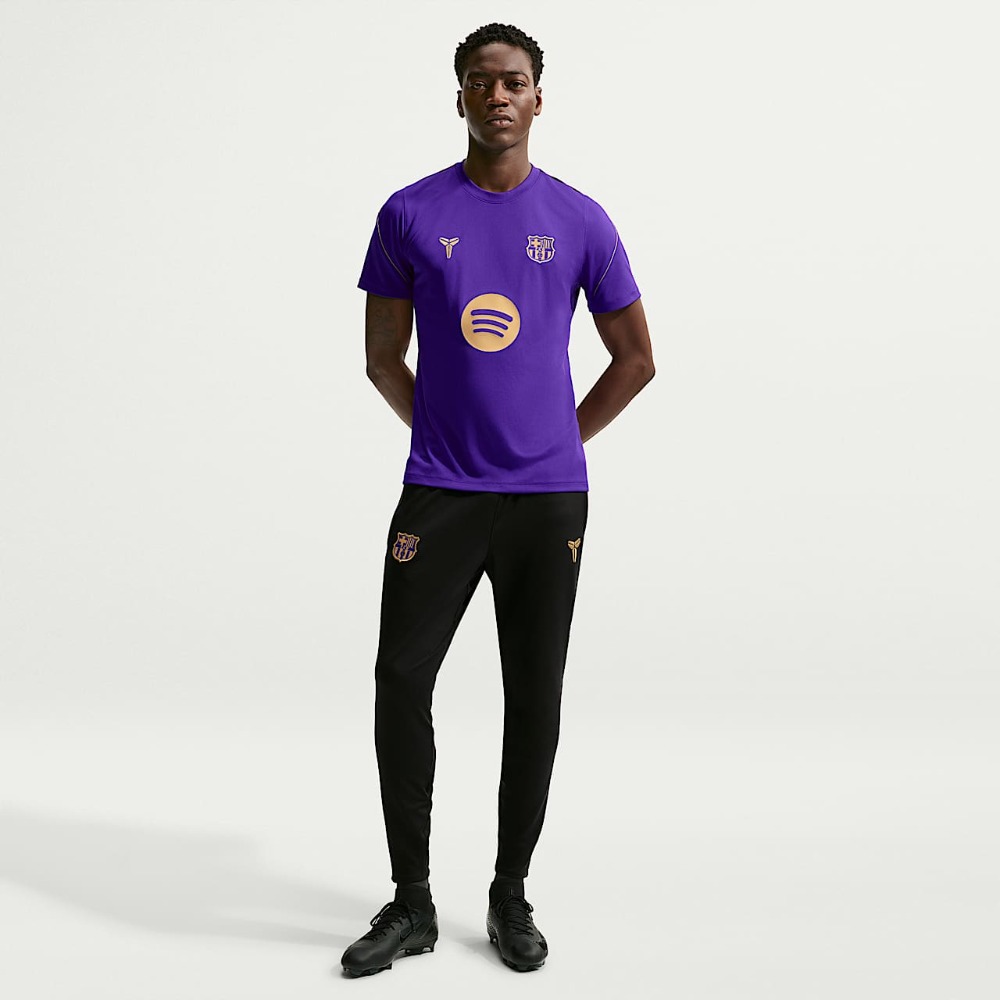Camiseta Barcelona Entrenamiento Visitante 26/27 4 Camiseta de entrenamiento del FC Barcelona, segunda equipación visitante temporada 26/27. Ropa oficial de fútbol para adulto.