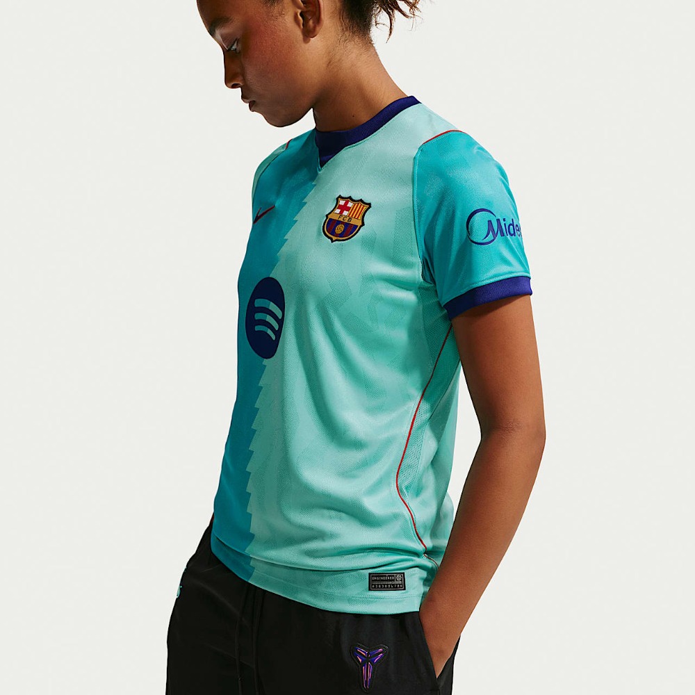 Camiseta Barcelona Mujer Alternativa 2026/27 3 Camiseta alternativa del FC Barcelona para mujer, temporada 2026/27. Vista frontal de la tercera equipación femenina del Barça.