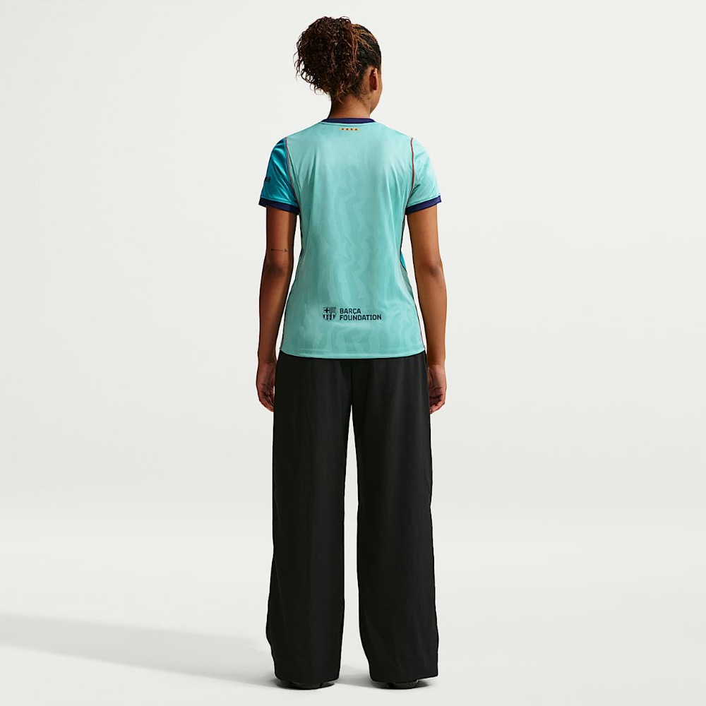 Camiseta Barcelona Mujer Alternativa 2026/27 5 Camiseta alternativa del FC Barcelona para mujer, temporada 2026/27. Vista frontal de la tercera equipación femenina del Barça.