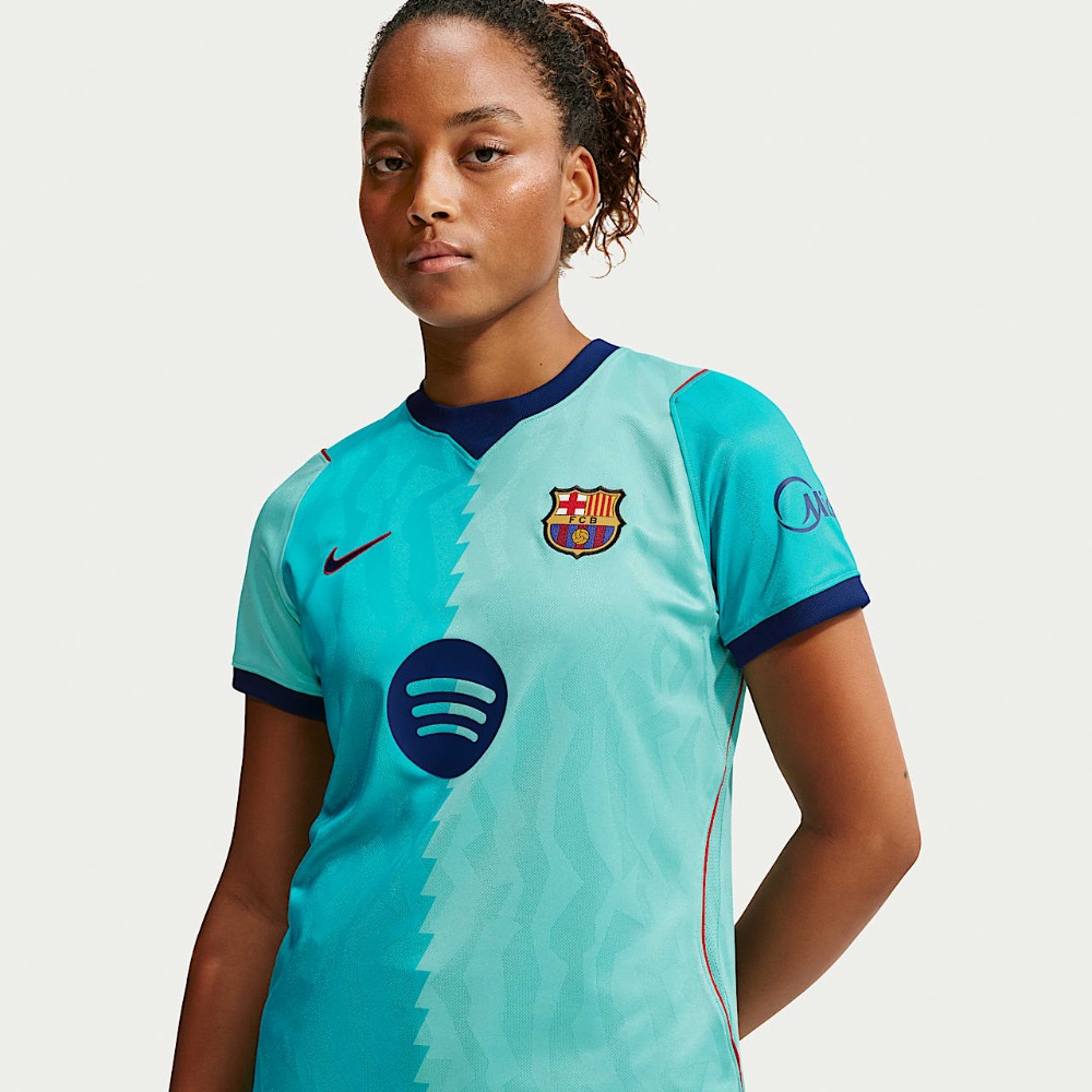 Camiseta Barcelona Mujer Alternativa 2026/27 1 Camiseta alternativa del FC Barcelona para mujer, temporada 2026/27. Vista frontal de la tercera equipación femenina del Barça.