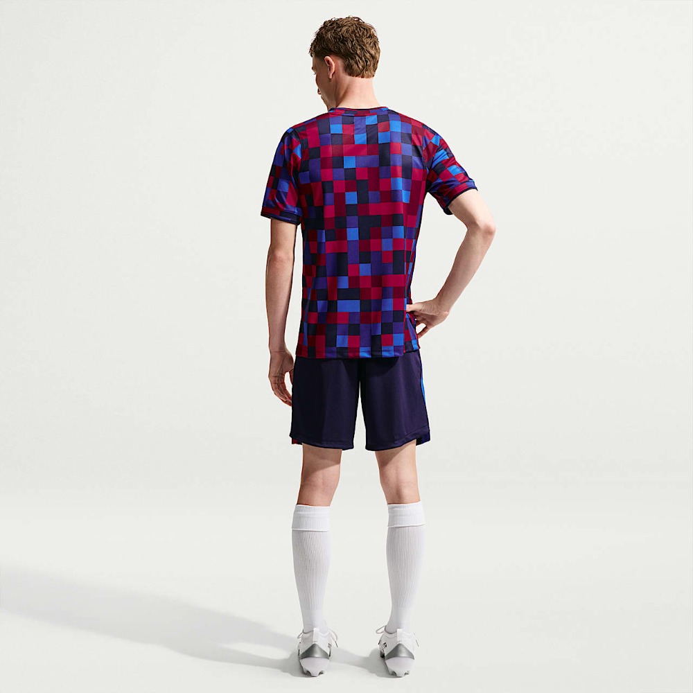 Camiseta Barcelona Pre-partido 26/27 5 Camiseta de calentamiento Pre-partido del FC Barcelona para la temporada 26/27. Ropa oficial de entrenamiento para adulto del Barça.