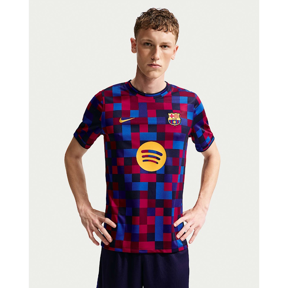 Camiseta Barcelona Pre-partido 26/27 6 Camiseta de calentamiento Pre-partido del FC Barcelona para la temporada 26/27. Ropa oficial de entrenamiento para adulto del Barça.