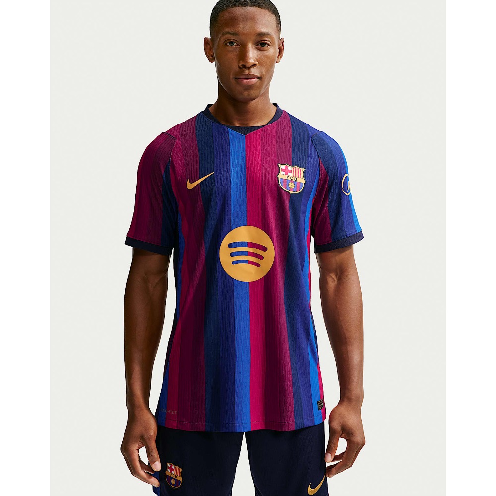 Camiseta Barcelona Versión Jugador 2026/27 6 Camiseta de la primera equipación del FC Barcelona para la temporada 2026/27, versión jugador para adulto, con escudo y patrocinadores.