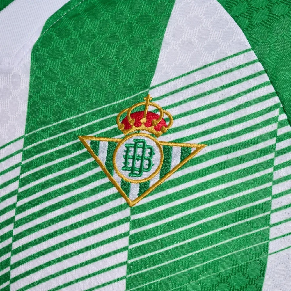 Camiseta Betis Manga Larga 26/27 4 Camiseta de manga larga del Real Betis Balompié para la temporada 26/27. Primera equipación oficial para adulto.
