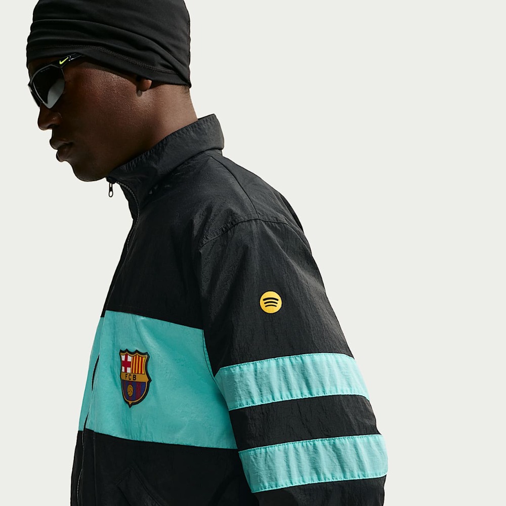 Chaqueta Barcelona Alternativa 26/27 2 Chaqueta de fútbol del FC Barcelona para adulto. Tercera equipación alternativa para la temporada 2026/2027. Producto oficial.