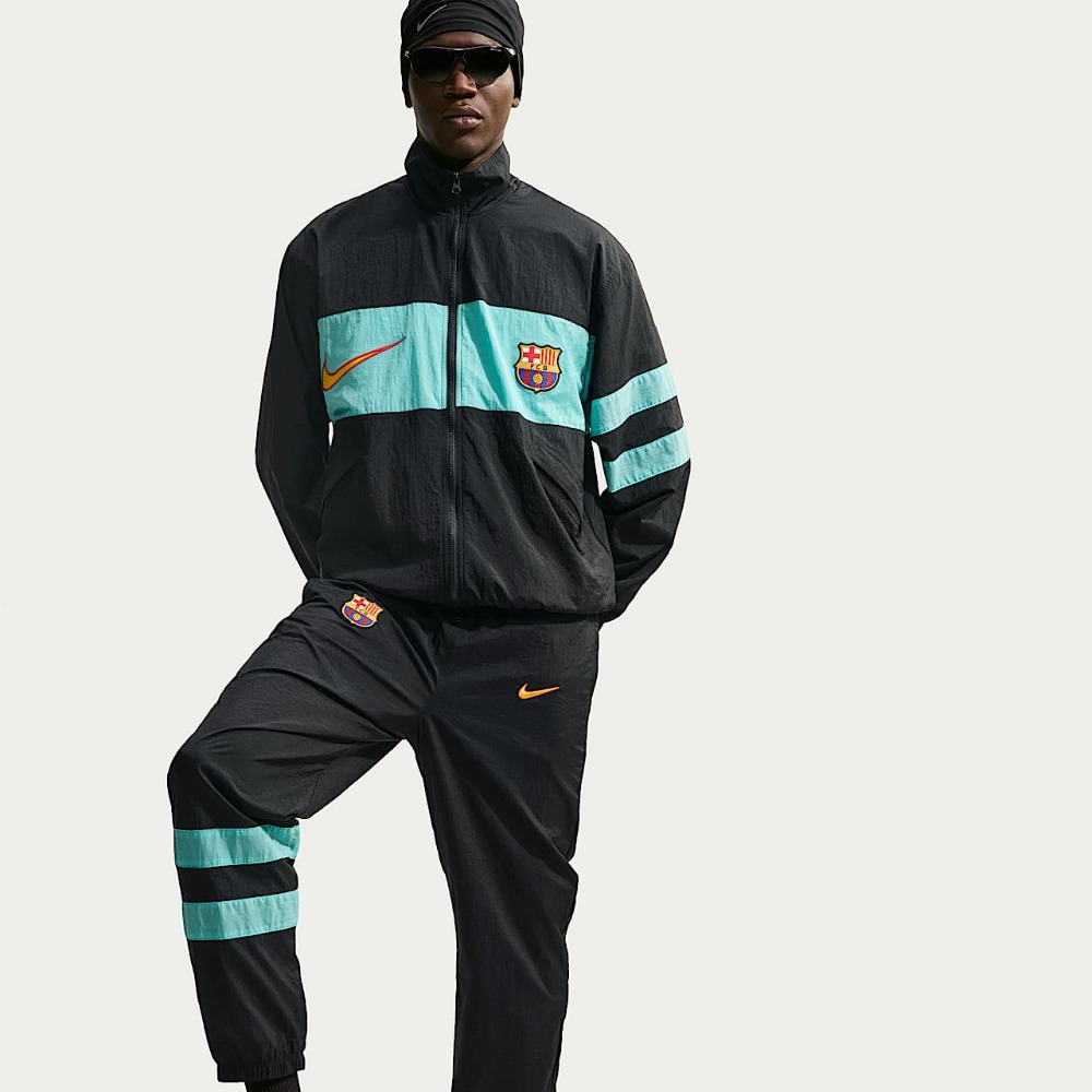 Chaqueta Barcelona Alternativa 26/27 3 Chaqueta de fútbol del FC Barcelona para adulto. Tercera equipación alternativa para la temporada 2026/2027. Producto oficial.