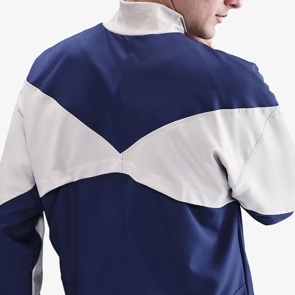 Cortavientos Tottenham Hotspur 26/27 5 Cortavientos oficial del Tottenham Hotspur para la temporada 26/27. Chaqueta de fútbol para adulto de los Spurs.