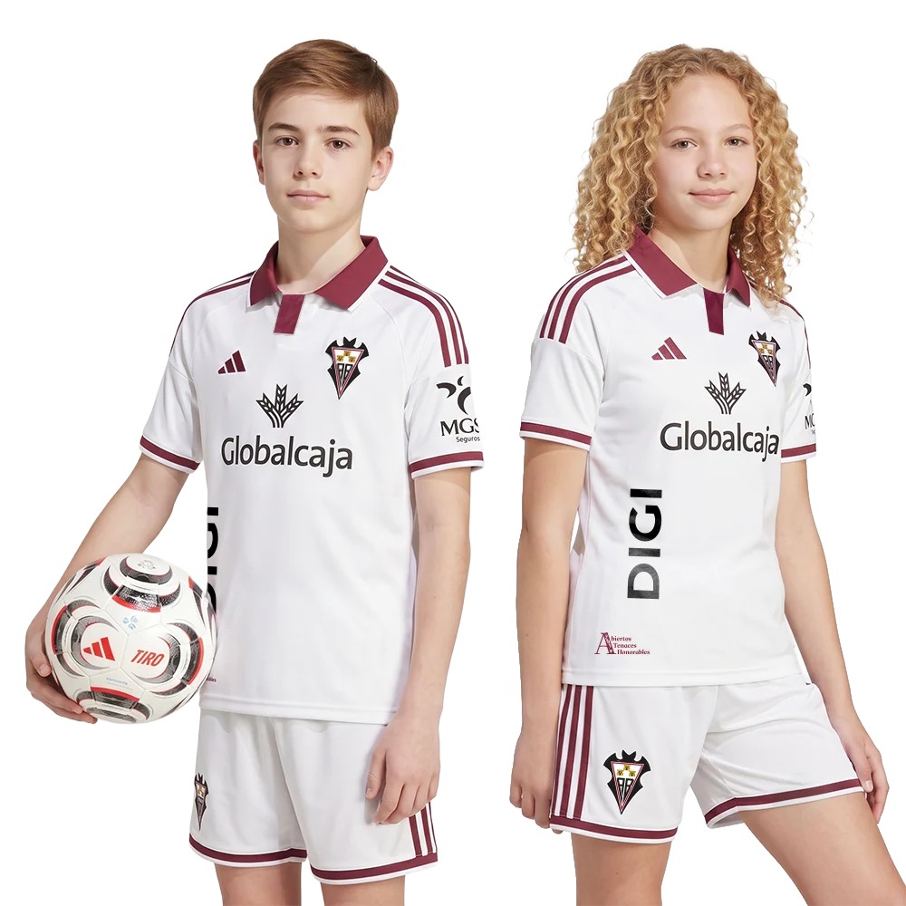 Equipación Albacete Niños 26/27 1 Primera equipación de fútbol del Albacete para niños temporada 26/27. Conjunto de camiseta y pantalón blancos.