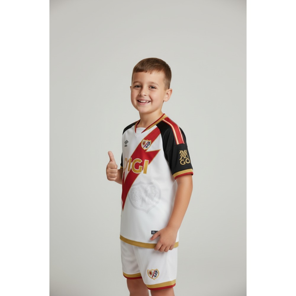 Equipación Rayo Vallecano Niños 26-27 3 Primera equipación oficial del Rayo Vallecano para niños temporada 26-27. Incluye camiseta, pantalón y medias.