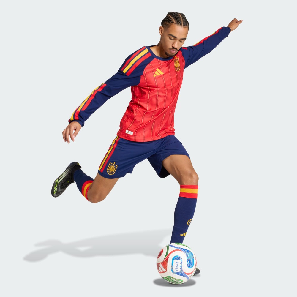 Pantalón Azul España 2026 3 Pantalón corto azul de la primera equipación de la Selección Española de fútbol para el Mundial 2026, versión de adulto.
