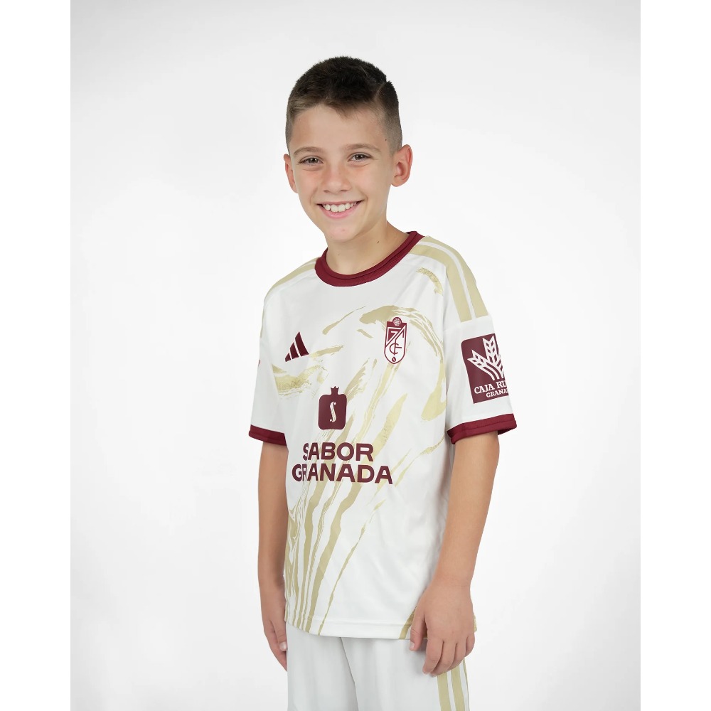 3ª Equipación Granada Niños 26-27 3 Tercera equipación de fútbol del Granada CF para niños temporada 2026-2027. Conjunto oficial infantil del Granada.