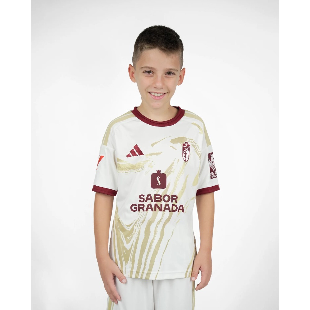 3ª Equipación Granada Niños 26-27 1 Tercera equipación de fútbol del Granada CF para niños temporada 2026-2027. Conjunto oficial infantil del Granada.