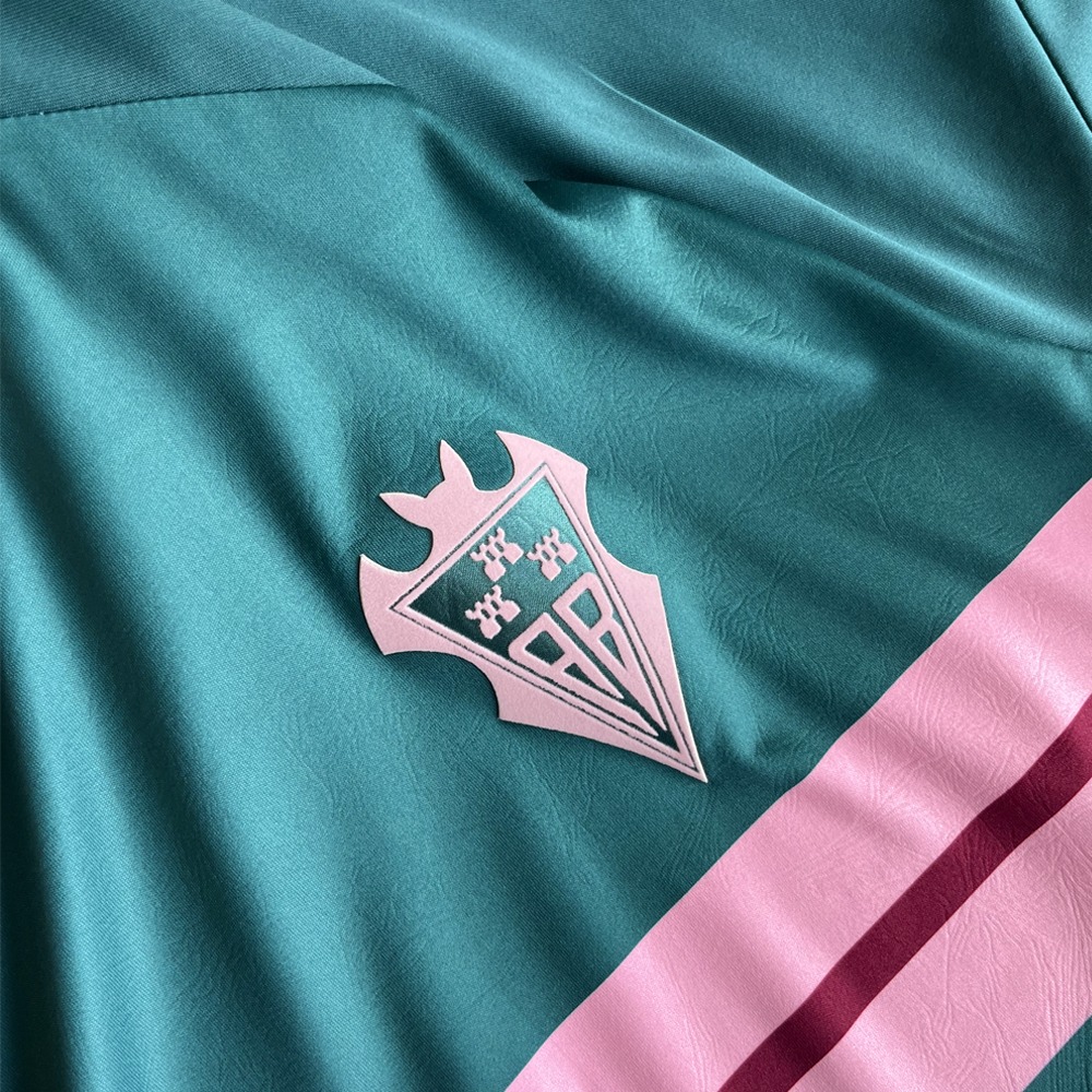 Camiseta Albacete Visitante 26/27 4 Camiseta de la segunda equipación del Albacete Balompié para la temporada 2026-2027, modelo de adulto.