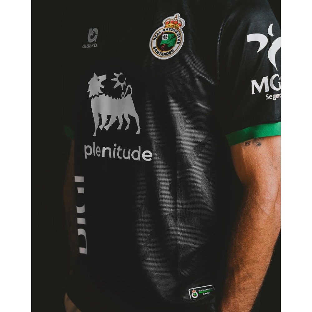 Camiseta Alternativa Racing Santander 26/27 7 Camiseta alternativa del Racing de Santander para la temporada 26/27. Segunda equipación oficial de fútbol para adulto.