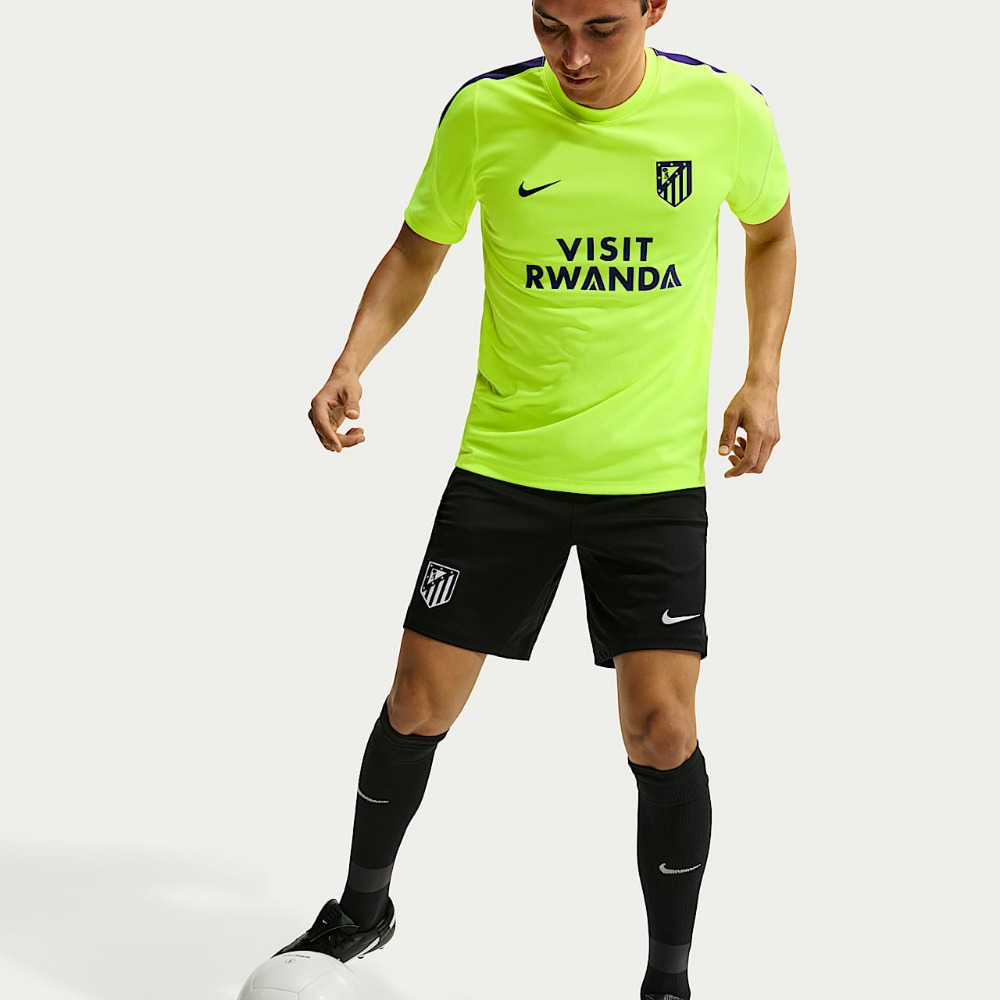Camiseta Entrenamiento At. de Madrid 26-27 3 Camiseta de entrenamiento del Atlético de Madrid para la temporada 2026-2027. Ropa oficial de fútbol para adulto.