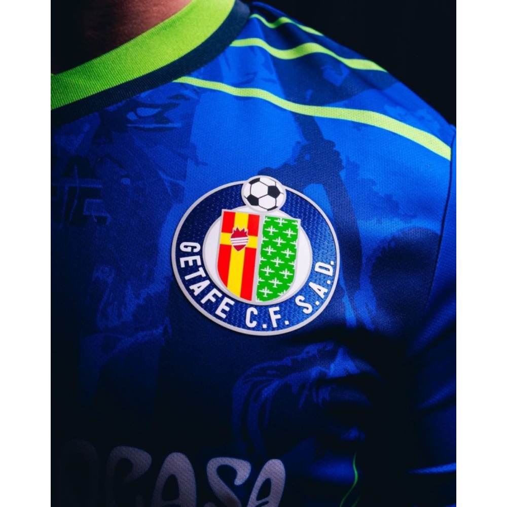Camiseta Getafe UEFA Conference League 26/27 4 Camiseta oficial del Getafe para la UEFA Conference League 26/27. Primera equipación para adulto, en el tradicional color azul.